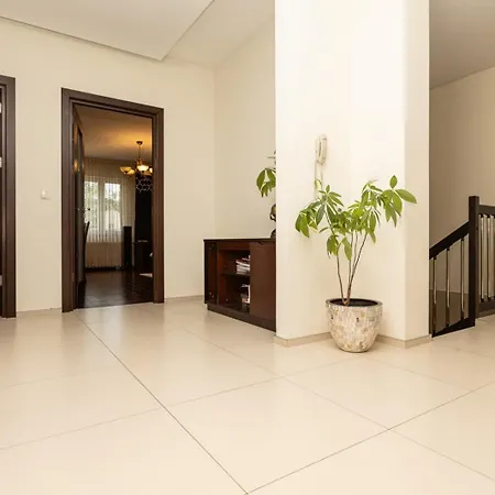 - Cracow 70m2 شقة