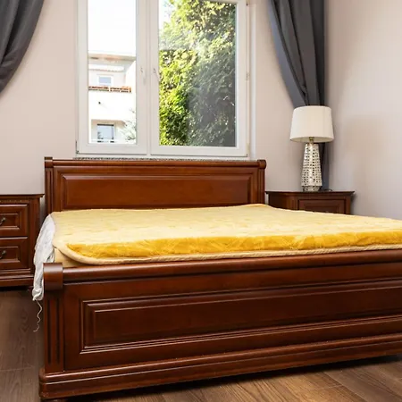 - Cracow 70m2 شقة