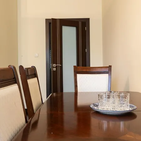 - Cracow 70m2 *